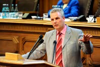 Klaus-Peter Hesse spricht im Rathaus